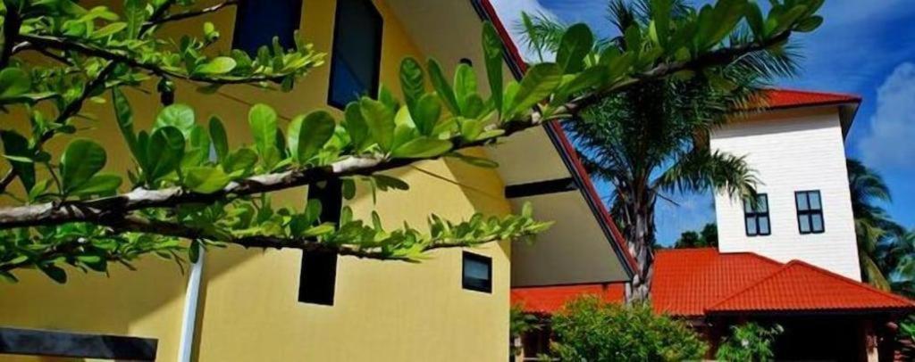 Tanisa Resort Chumphon Exterior photo