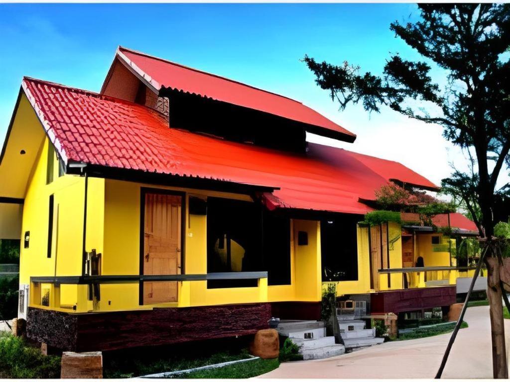 Tanisa Resort Chumphon Exterior photo