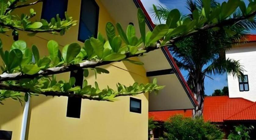 Tanisa Resort Chumphon Exterior photo
