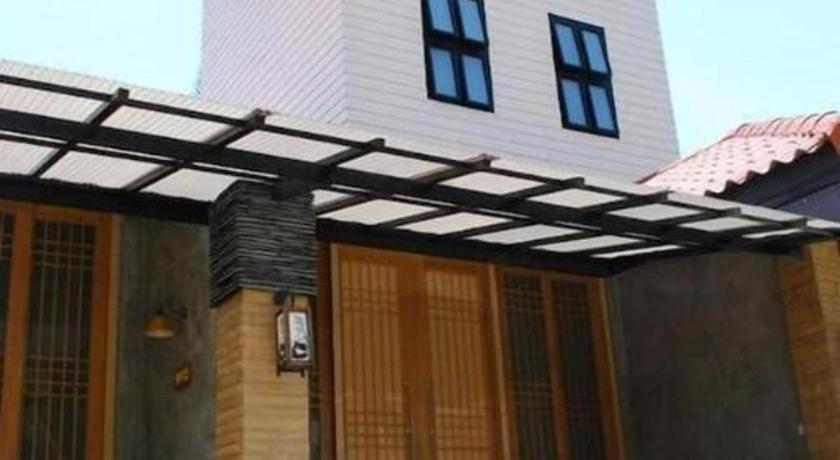 Tanisa Resort Chumphon Exterior photo