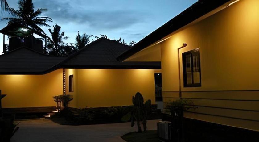 Tanisa Resort Chumphon Exterior photo