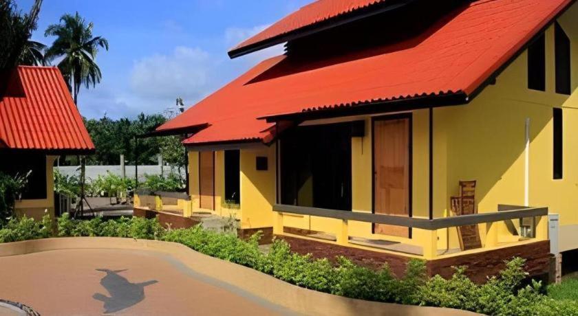 Tanisa Resort Chumphon Exterior photo