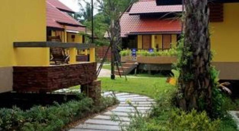 Tanisa Resort Chumphon Exterior photo