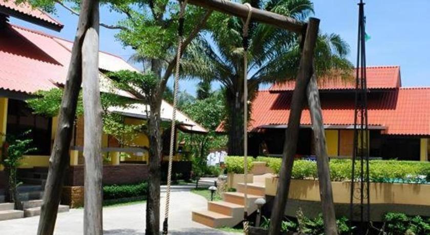 Tanisa Resort Chumphon Exterior photo