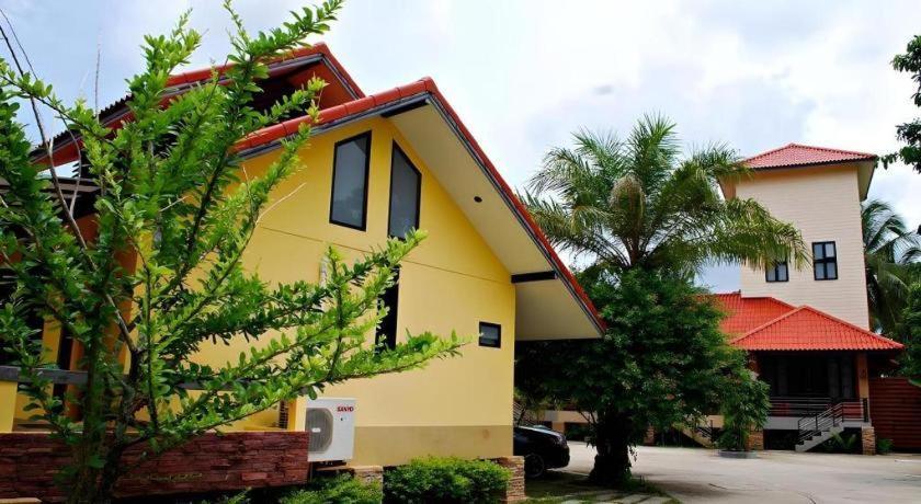 Tanisa Resort Chumphon Exterior photo