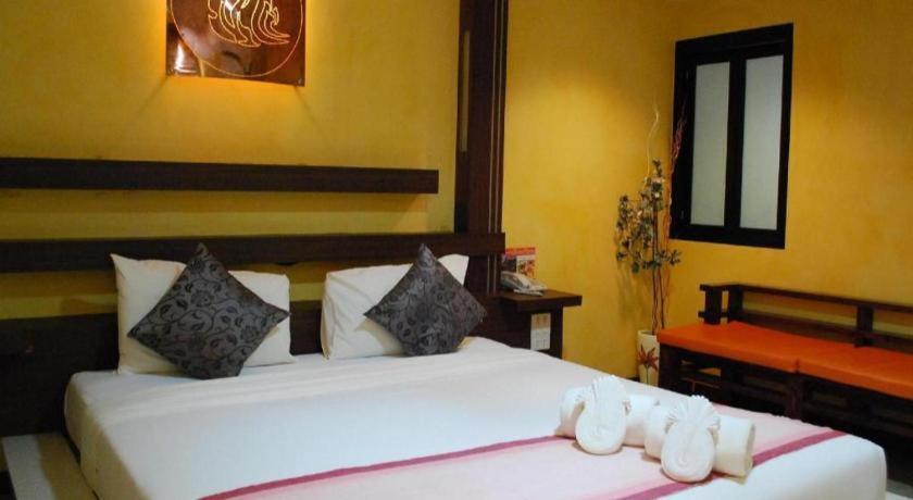 Tanisa Resort Chumphon Exterior photo