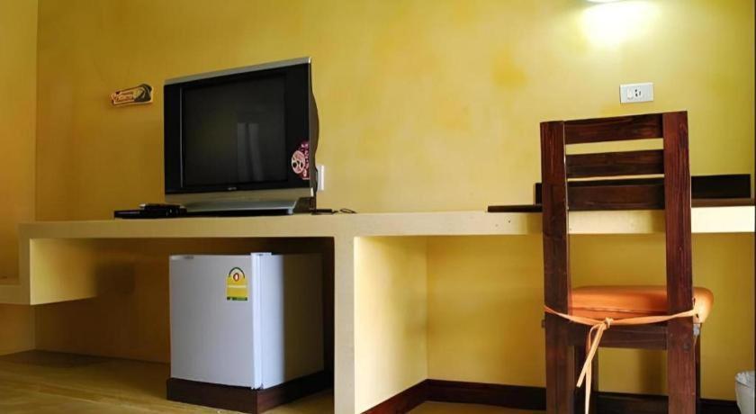 Tanisa Resort Chumphon Exterior photo
