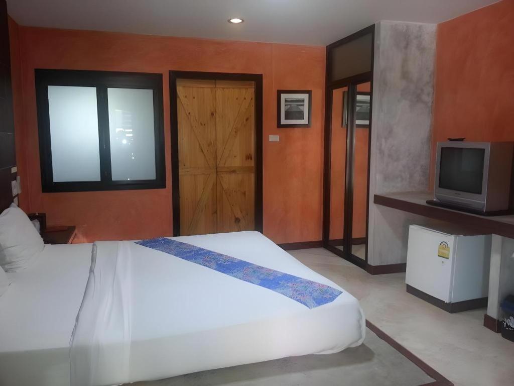Tanisa Resort Chumphon Exterior photo