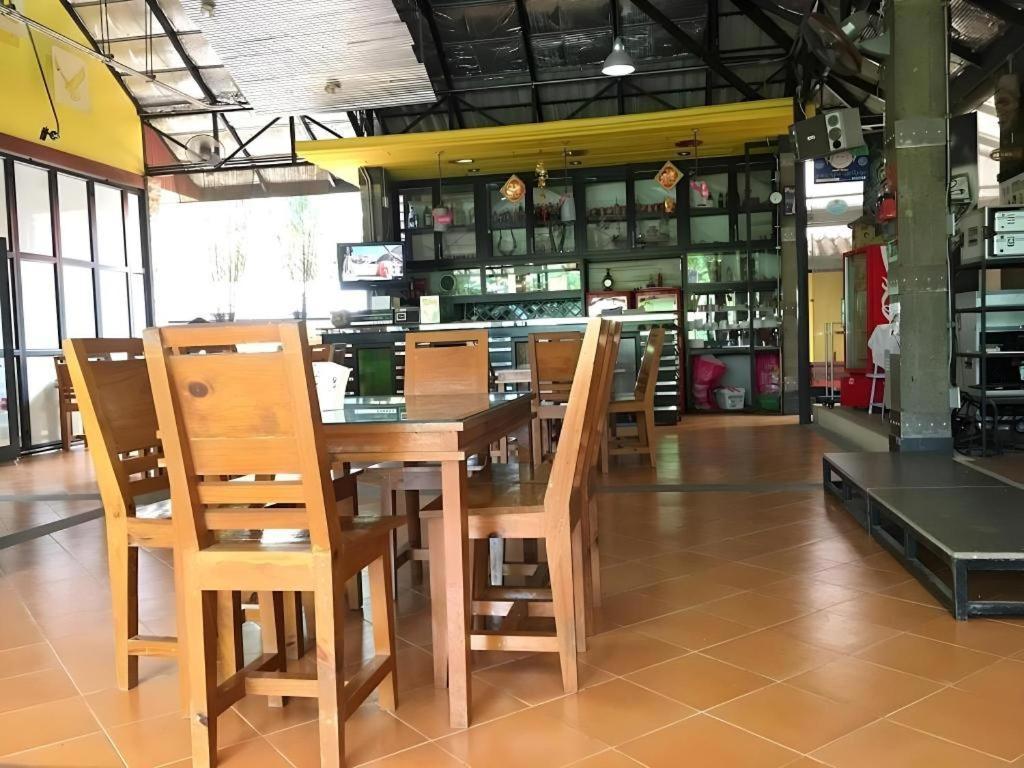 Tanisa Resort Chumphon Exterior photo